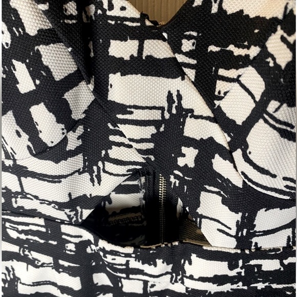 LUCY WANG - BLACK WHITE ABSTRACT CUTOUT JUMPSUIT - Picture 4 of 4